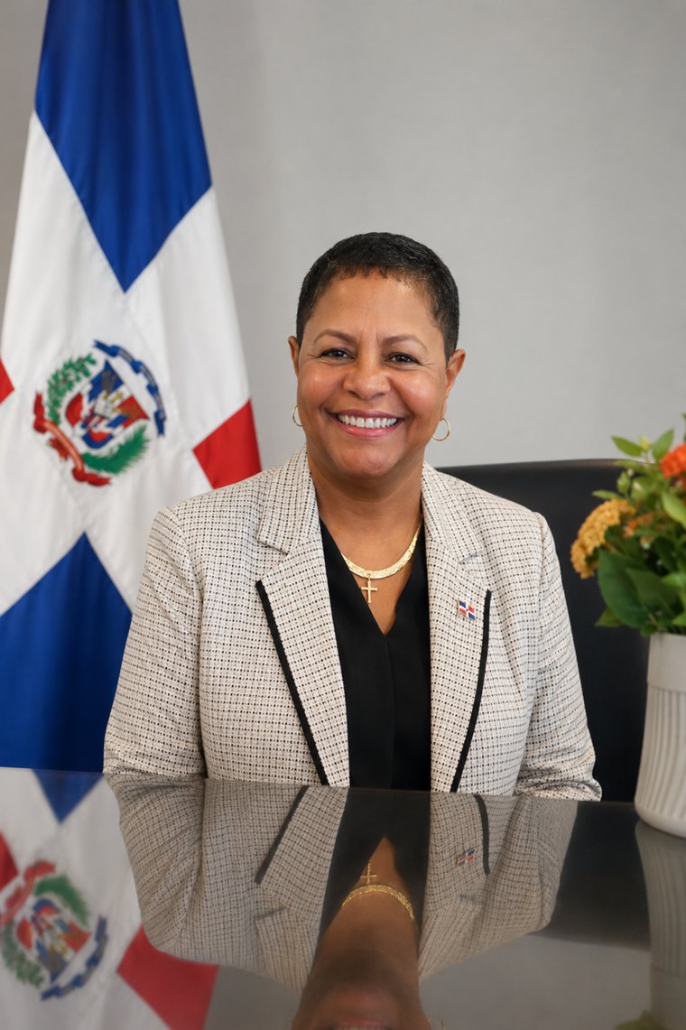Dra. Elsa De León Abreu, Cónsul General
